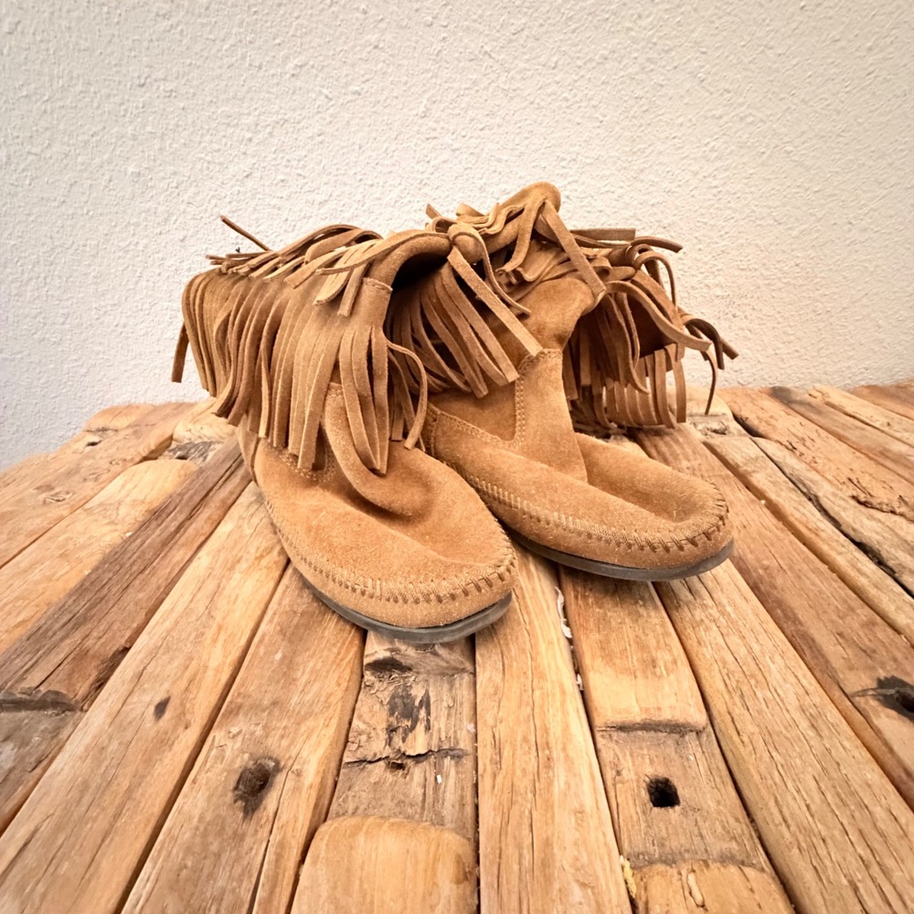 Minnetonka Suede Fringe Ankle Boots Tan Moccasin Flat Boho 2-Layer Fringe